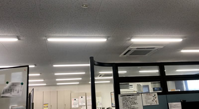 事務所の蛍光灯をＬＥＤへ取替え